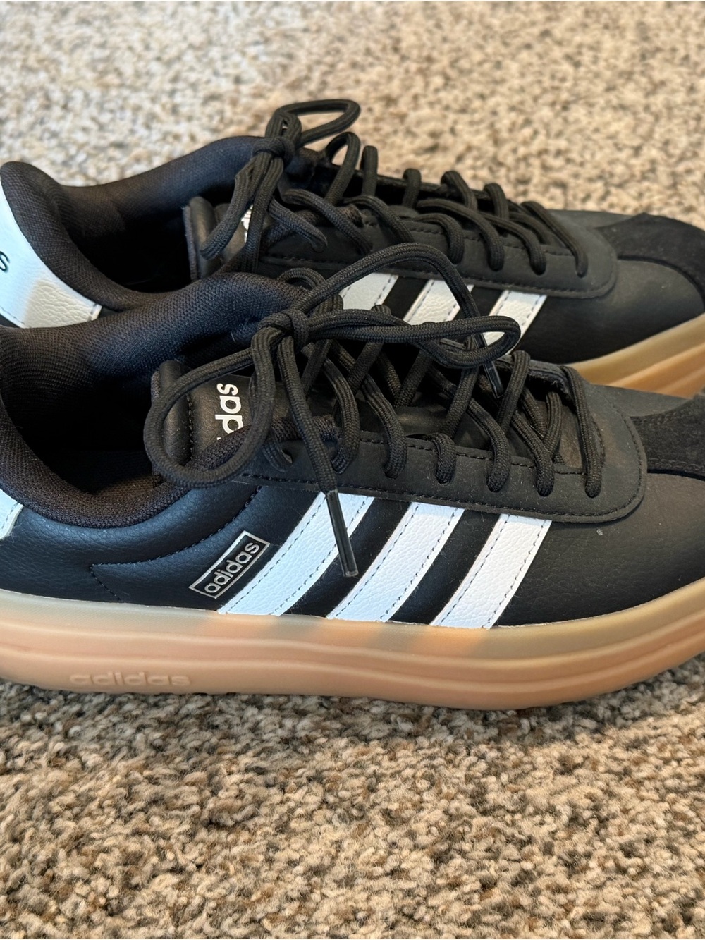 adidas wimens Black & White Retro Court Sneakers with Gum Sole. Size 7 worn once